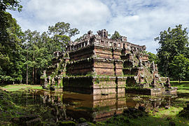 Phimeanakas, Angkor Thom, Camboya, 2013-08-16, DD 03.jpg