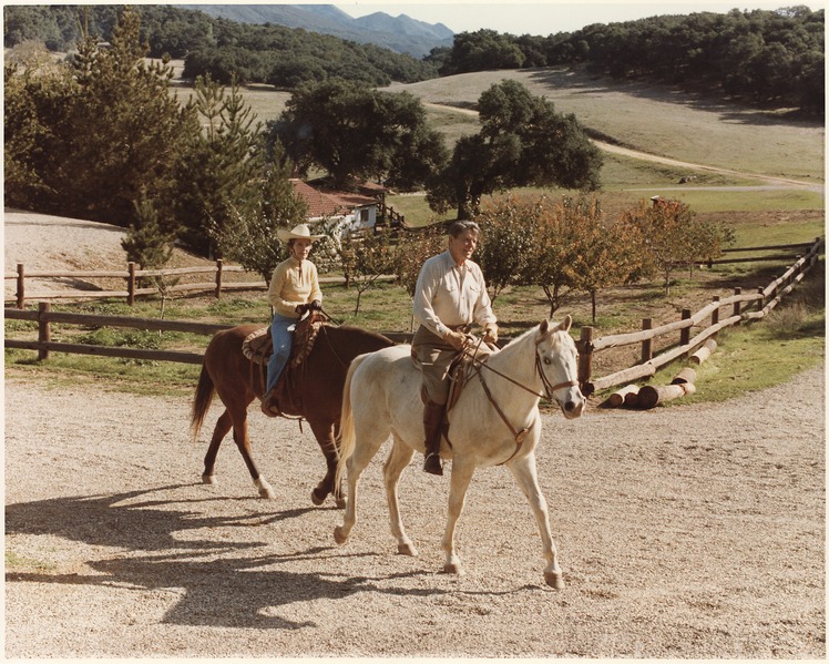 File:Photograph of President Reagan and Mrs. Reagan Horseback Riding at Racho Del Cielo - NARA - 198533.tif