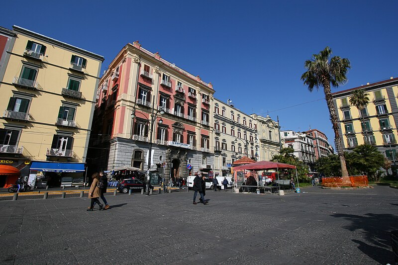 File:Piazza Dante, Napoli, Italia.jpg