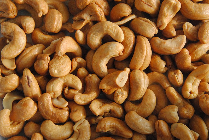 800px Pile of cashews