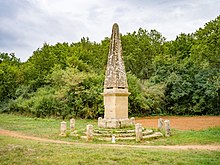 Piramida, obelisc care comemorează lucrările de recuperare ale Marelui Duce al Toscana Pietro Leopoldo del Pian del Lago de pe Via Francigena