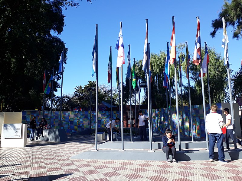 File:Plaza América Latina de Escobar.jpg