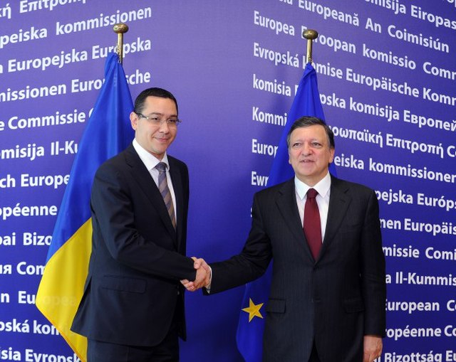 Victor Ponta (left) and Jose Manuel Barroso (right)