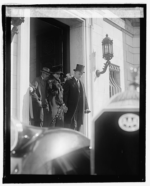 File:President & Mrs. Coolidge attend funeral of Sen. McCormick, 2-26-25 LCCN2016839300.jpg