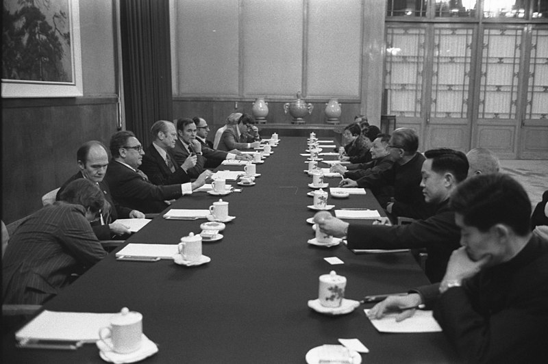 File:President Ford and Staff Hold Bilateral Talks with Vice-Premier Teng Hsiao-P’ing and Other Officials - NARA - 7062600.jpg