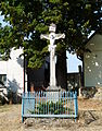 Čeština: Kříž před č. 94 v obci Puklice, okres Jihlava. English: Wayside cross at house No 94 in the municipality of Puklice, Jihlava District, Vysočina Region, Czech Republic.