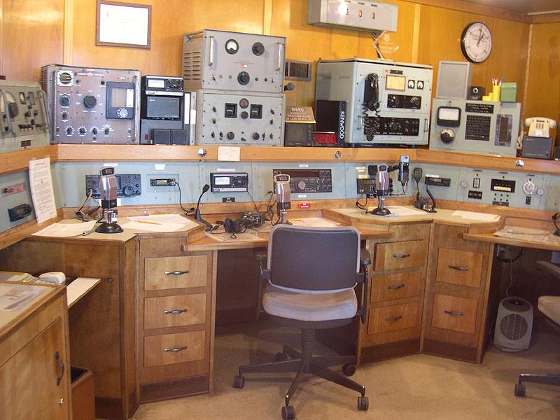 File:Queen Mary radio room.jpg