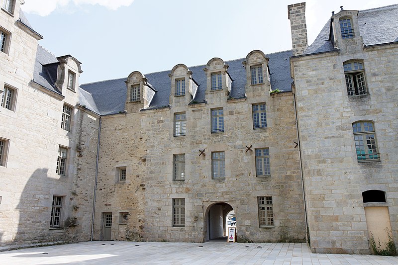 File:Quimper - Eglise de Locmaria - 004.jpg