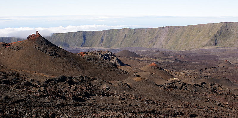 File:Réunion PitonFournaise CratèreRivals surroundings2.JPG