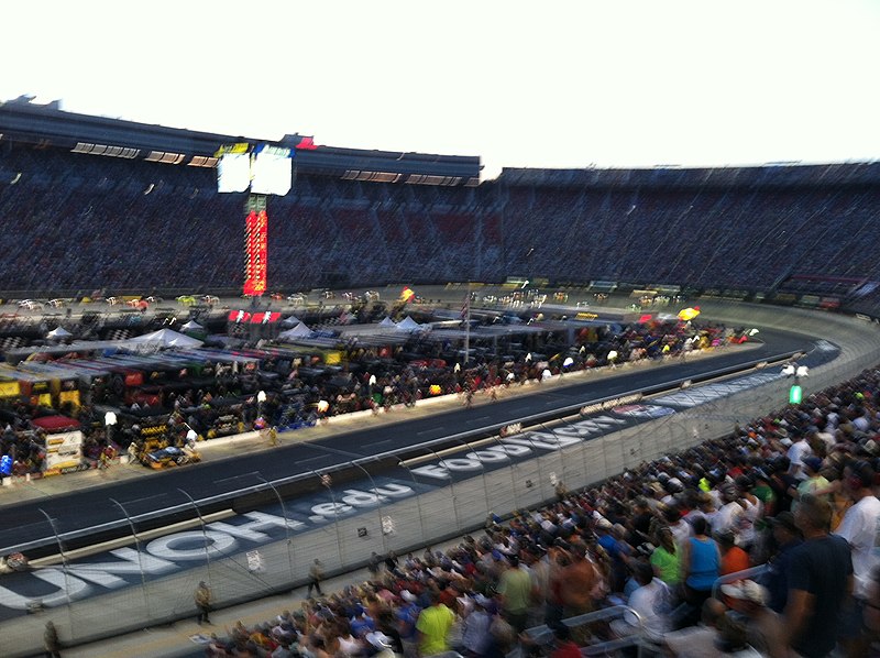 File:Racing at Bristol.jpg