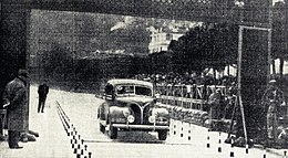 Rallye Monte Carlo 1939, Gerard Bakker Schut sur Ford lors de l'épreuve de manoeuvres à Monaco (à G. Charles Faroux, le directeur de course).jpg