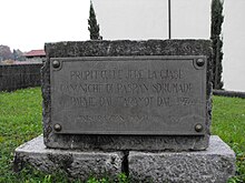 Gedenktafel auf Zentralfriaulisch in Raspano (Gemeinde Cassacco)