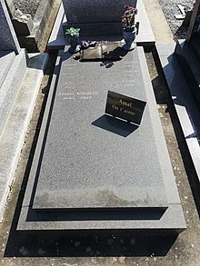 Raymond Queneau tombe.jpg
