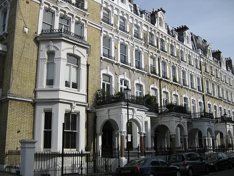 File:Redcliffe Square 8324.JPG