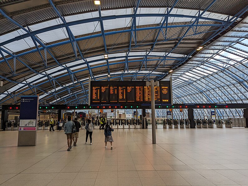 File:Refurbished international platforms at London Waterloo.jpg