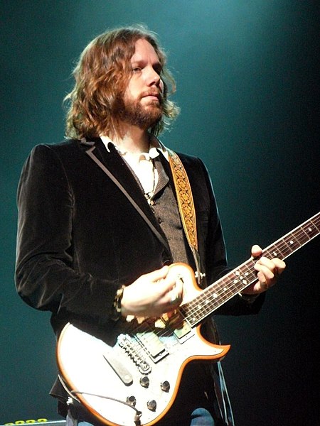 Rich Robinson performing in 2008