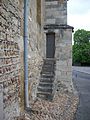 Porte annexe, sur l'ancienne chapelle des barons seigneurs d'Ozon