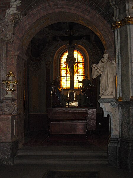 File:Rudy Monastery - inside - 09.JPG