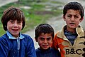 Tiga anak Kurdi dari Provinsi Bismil, Turki.