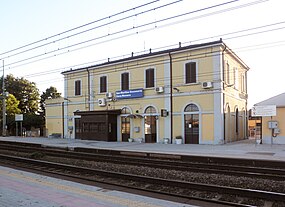 San Martino Siccomario - stazione ferroviaria - binari.jpg