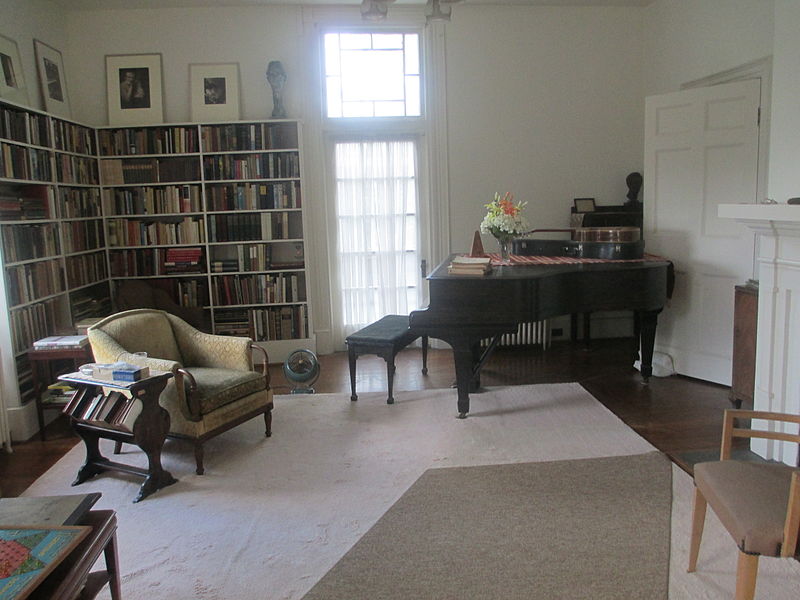 File:Sandburg parlor with piano IMG 4861.JPG