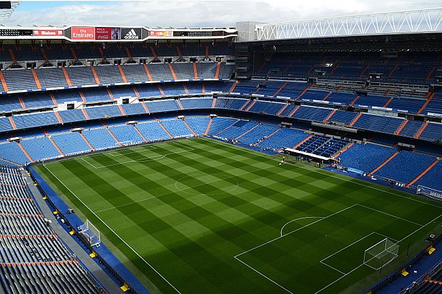 Vue Du Haut Sur Le Terrain De Football Avec Ballon À L'intérieur