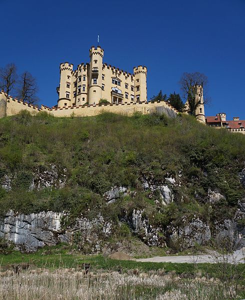 File:Schloss Hohenschwangau (Baviara 2016) (7).JPG