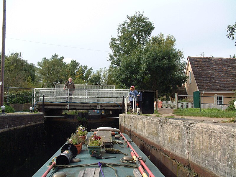 File:Sheering Mill Lock.jpg