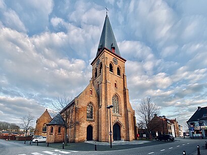 Hoe gaan naar Sint-Amanduskerk (Beernem) met het openbaar vervoer - Over de plek