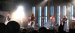 Sloan live 2006.jpg
