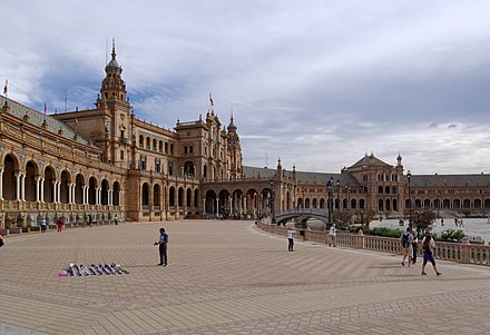 The Plaza de España, Seville appeared as Britain's Egyptian Expeditionary Force Headquarters in Cairo, which included the officers' club.