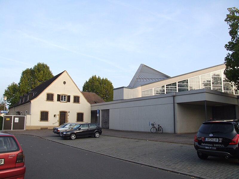 File:St. Konrad (SP) altes Schwesternhaus.JPG