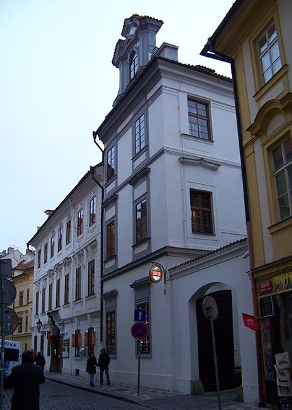 File:Staré Město, Husova 5, stará technika.jpg