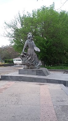 Statue of Hovhannes Aivazovsky, Yerevan 05.jpg