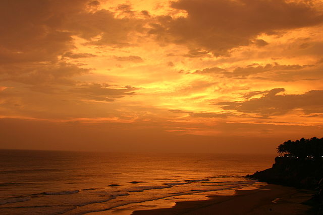 Sonnenuntergang über dem Meer im Südwesten Indiens