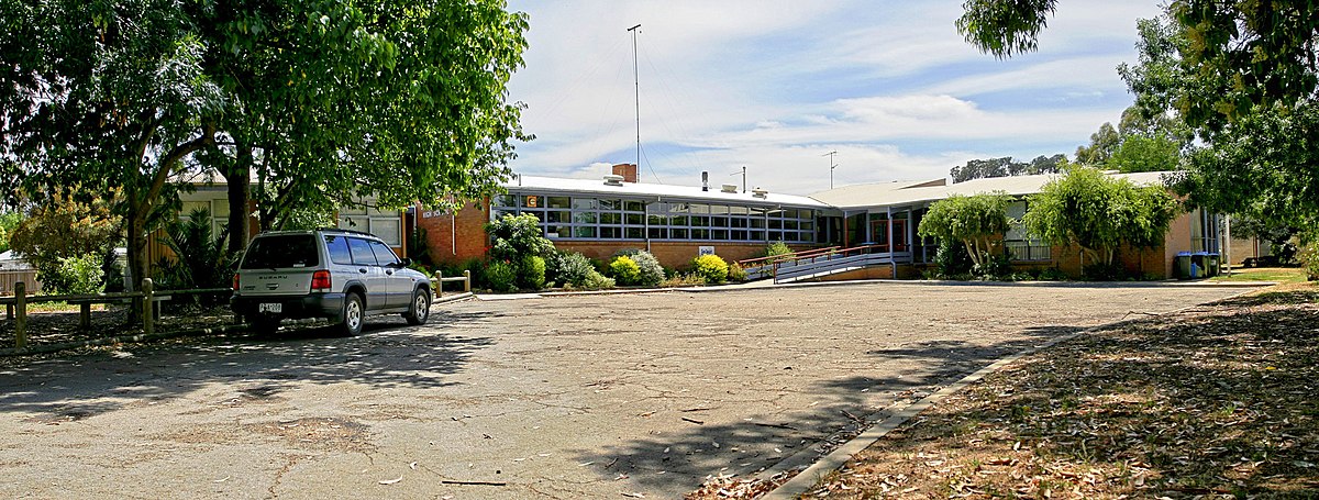 File:Swifts creek secondary college.jpg - Wikipedia.