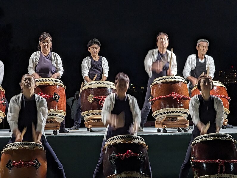 File:Taiko stage after Futako-Tamagawa fireworks 4.jpg