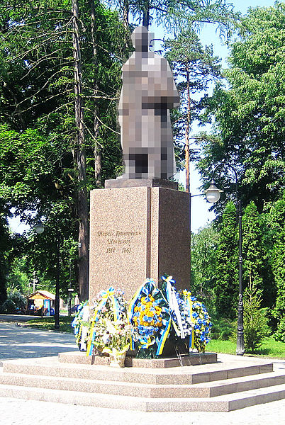Пам'ятник Тарасові Шевченку в Івано-Франківську. Скульптор — Лео Мол. © Vart