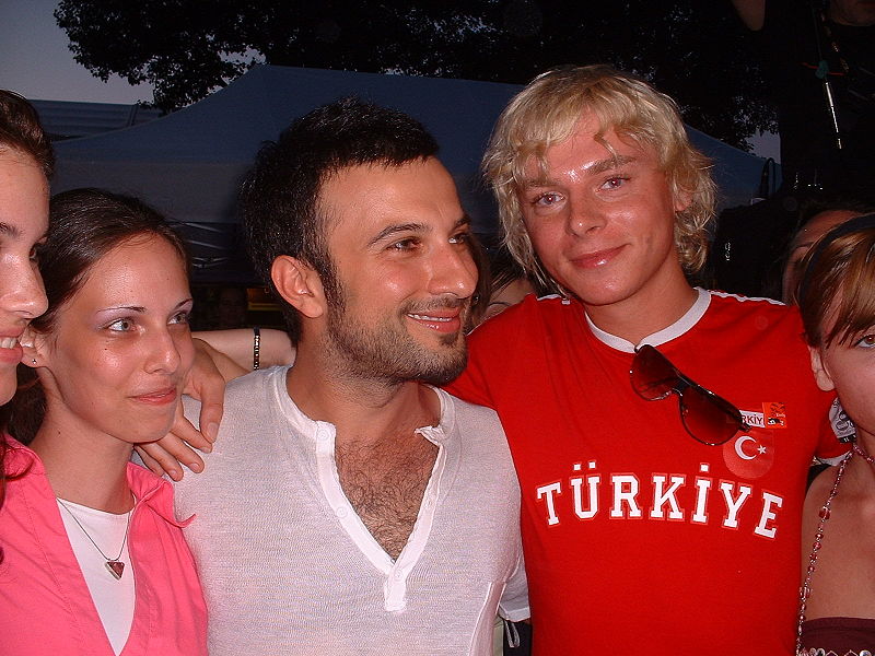 File:Tarkan Vienna2006 3.JPG