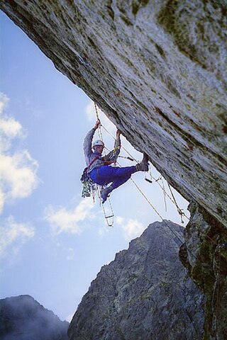 <span class="mw-page-title-main">Aid climbing</span> Type of climbing