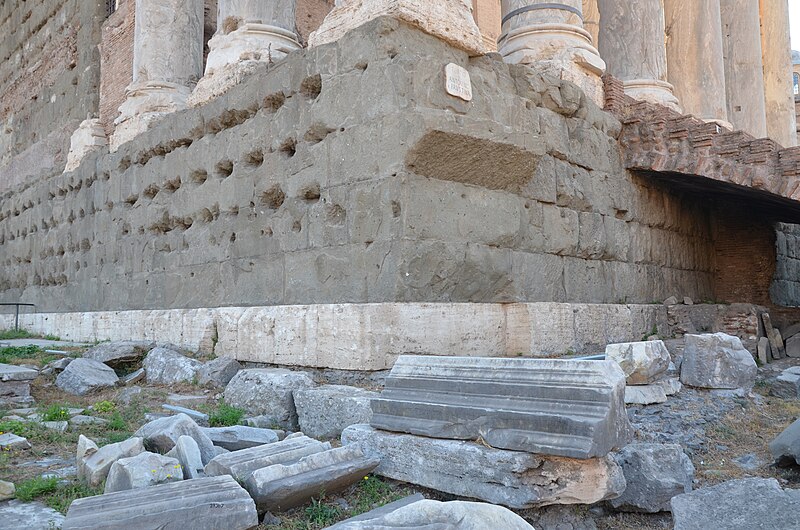 File:Temple of Divus Antoninus Pius and Diva Faustina, Upper Via Sacra, Rome (32278163053).jpg