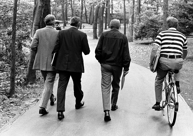 File:The US delegation at Camp David, September 11, 1978 (10729384955).jpg