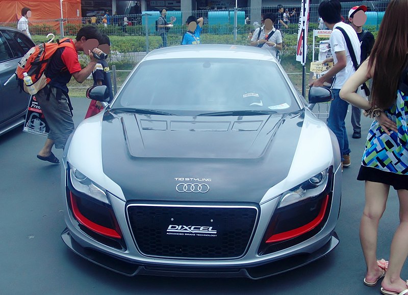 File:The frontview of Audi R8i by DIXCEL.JPG