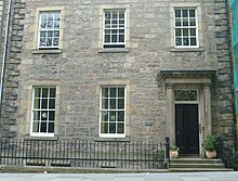 Demeure des Scott, à George Square (Édimbourg), où l'auteur vécut de 4 à 26 ans (entre 1775 et 1797), avant de déménager à Castle Street, dans New Town.