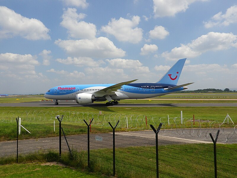 File:Thomson Airways B787-8 (G-TUIC) @ MAN, July 2013.jpg