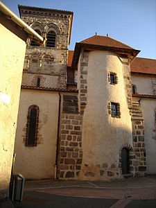 Tour médiévale du transept et clochet de l'église romane - panoramio.jpg