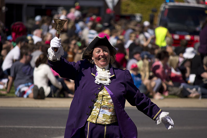 File:Town Crier, Judy Campbell, leading the SunRice Festival parade in Pine Ave (3).jpg