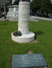 Monument to the United States of America Expeditionary Force (USAEF) and rededication plaque by US President Bill Clinton on the grounds of Belfast City Hall USAEF Belfast.jpg