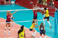 Szene aus dem Vorrundenspiel der Frauen 2012 gegen die USA (1:3)