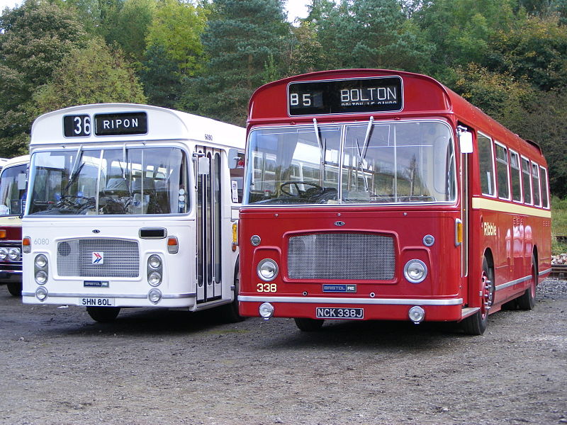 File:United bus 6080 (SHN 80L) & Ribble bus 338 (NCK 338J), 2008 Aire Valley Running Day (2).jpg